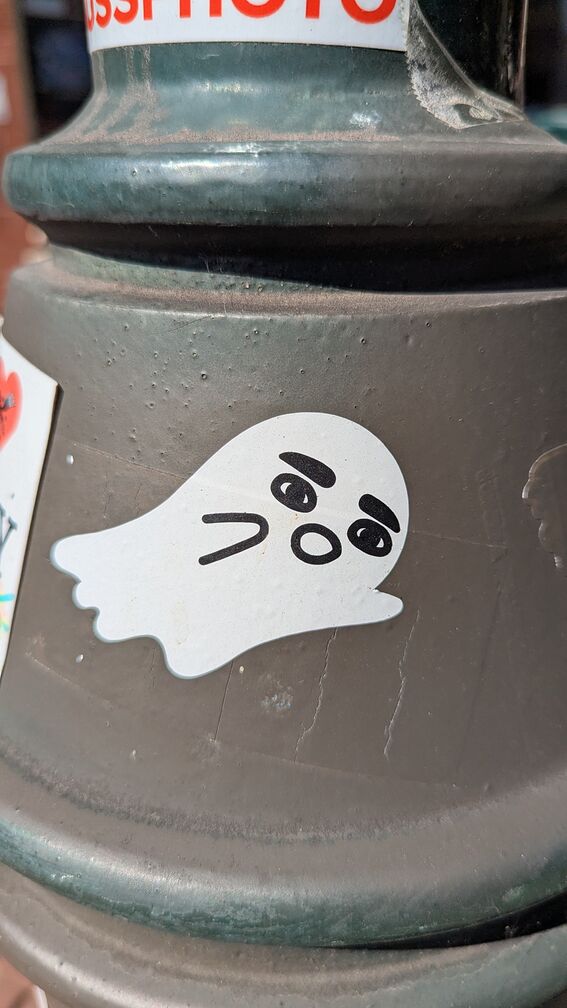 A spooky ghost! Whooooooo! click for full resolution.